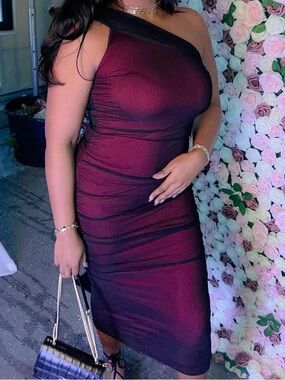 One-Shoulder Bodycon Dress in Burgundy